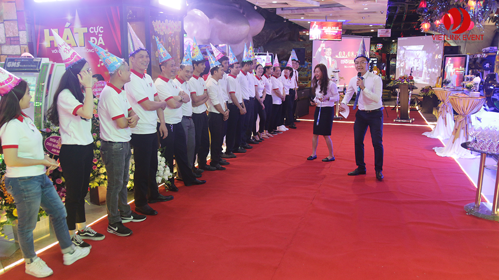 Tổ chức sinh nhật Sếp