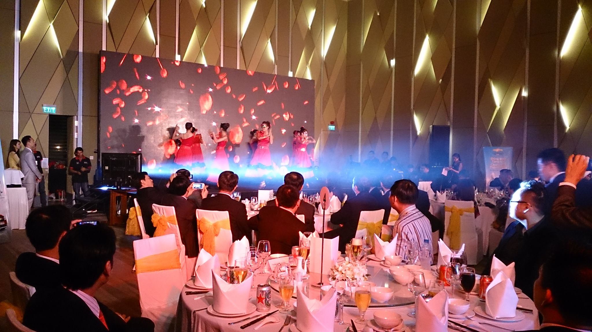 Tổ chức tiệc cuối năm gala dinner