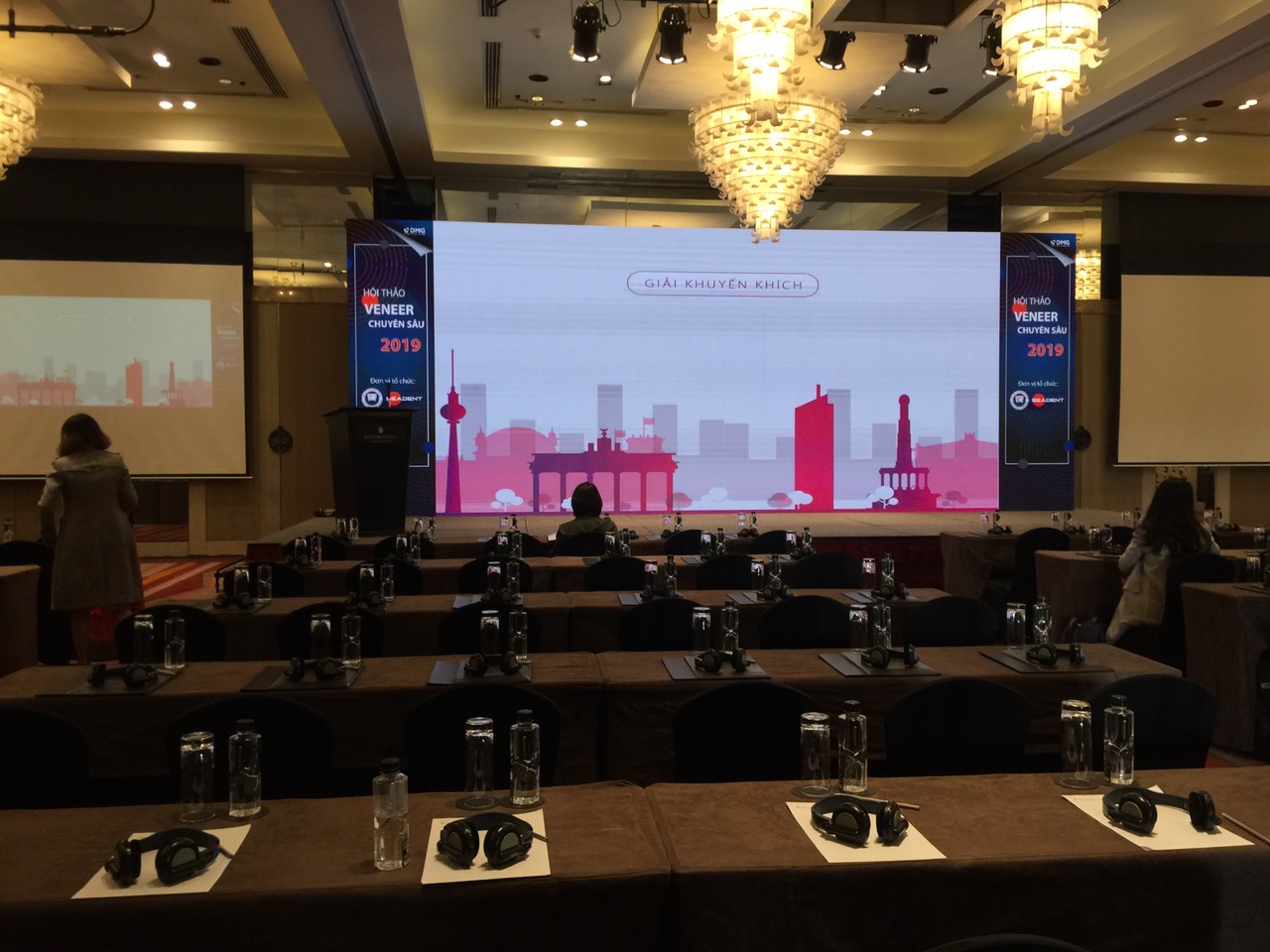 Cho thuê thiết bị dịch tại khách sạn Intercontineltal