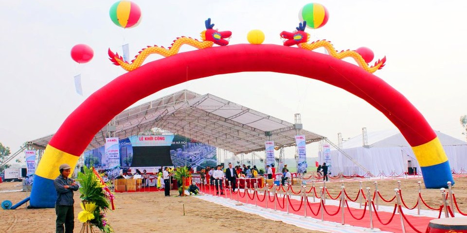 cổng hơi kết hợp nhà giàn không gian