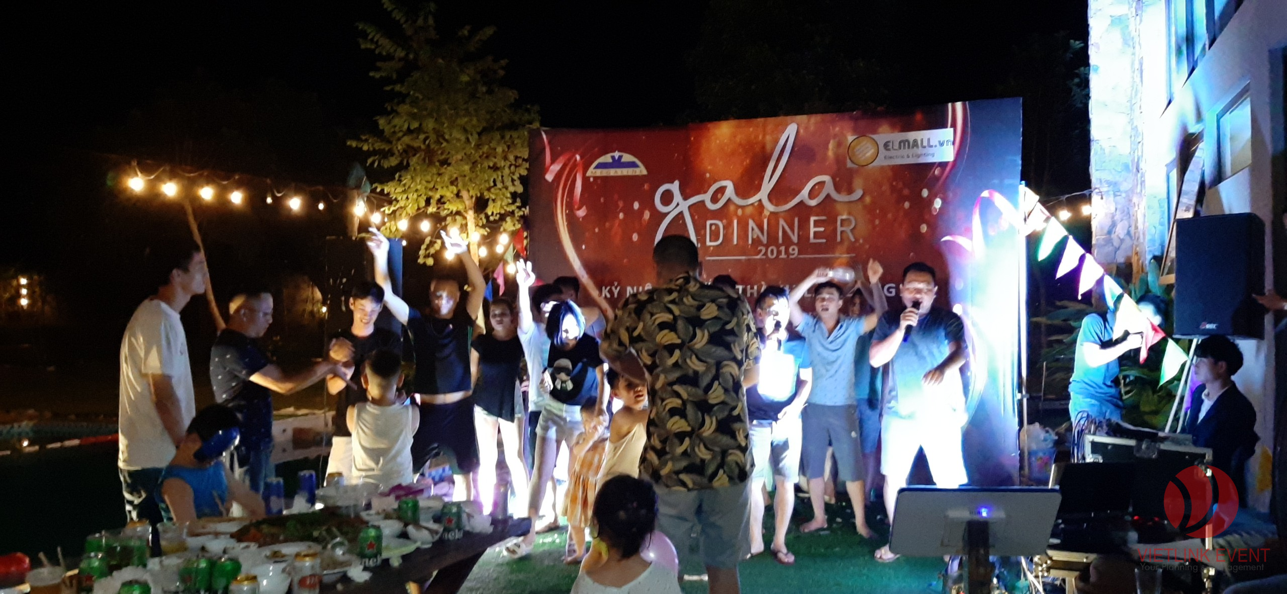 Tổ chức Gala Dinner - Kỷ Niệm 7 năm thành lập công ty Elmall