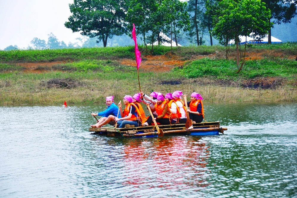 Chinh phục Đồng mô Địa điểm du lịch team building