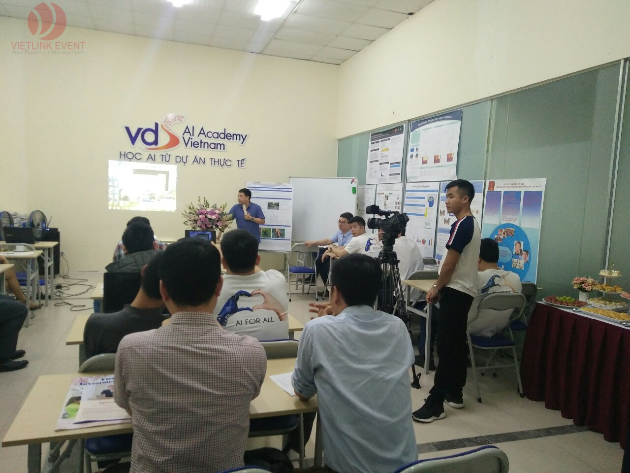 Tiệc Teabreak lớp học AI tại Viện trí tuệ nhân tạo