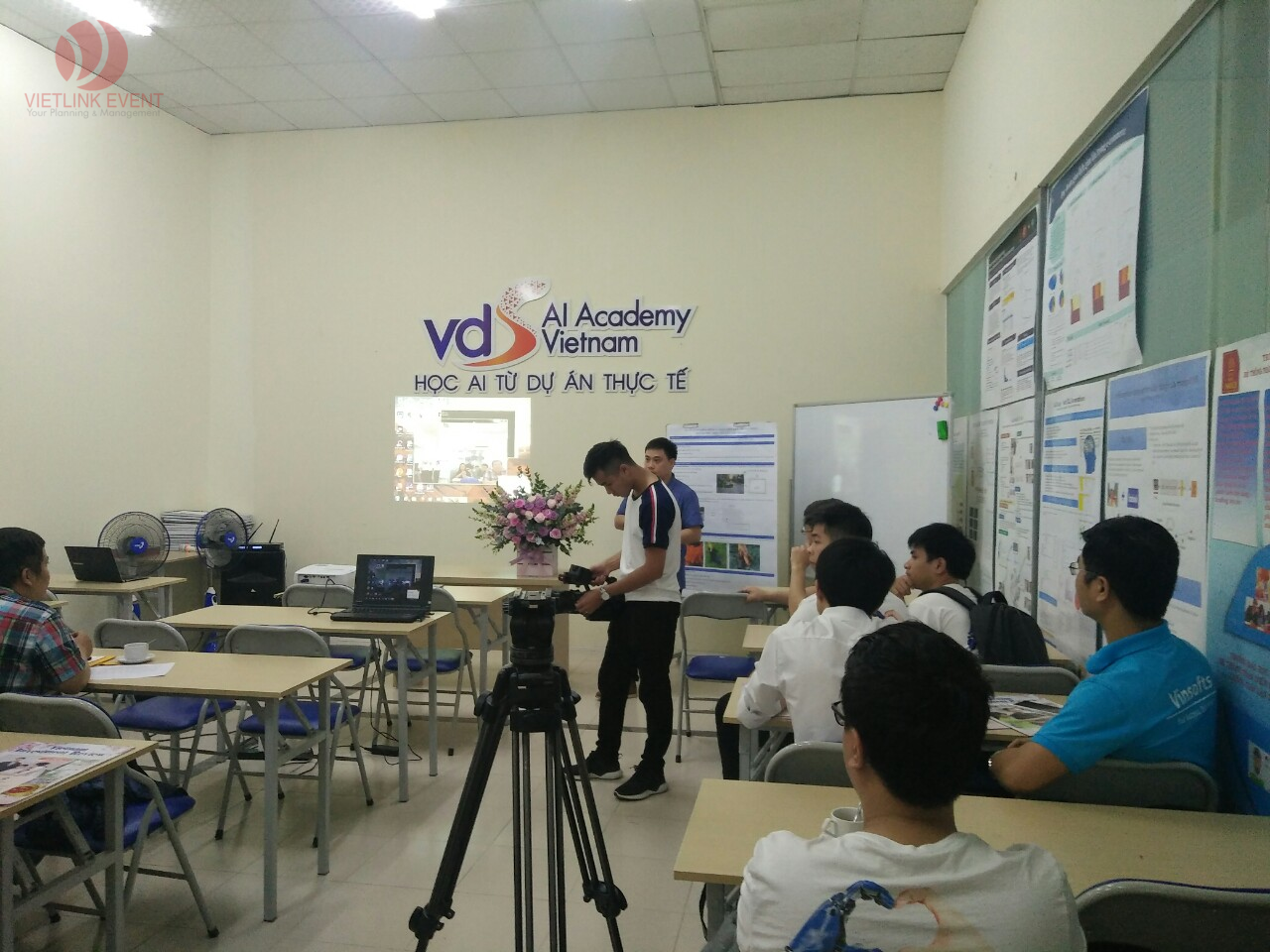 Tiệc Teabreak lớp học AI tại Viện trí tuệ nhân tạo