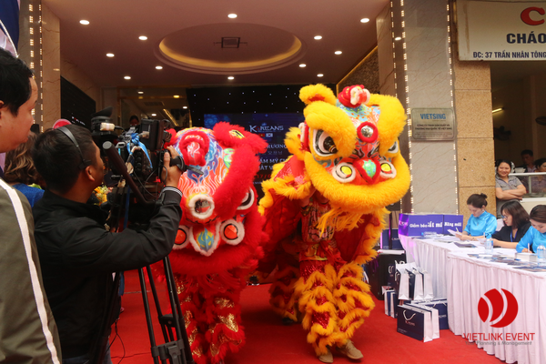 múa lân khai trương cửa hàng