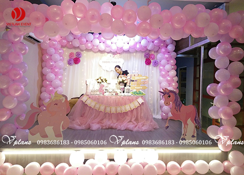 Trang trí sinh nhật bé gái màu Hồng tím tuổi ngựa