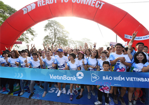 Gần 1.000 người tham dự Giải chạy Ready to Connect