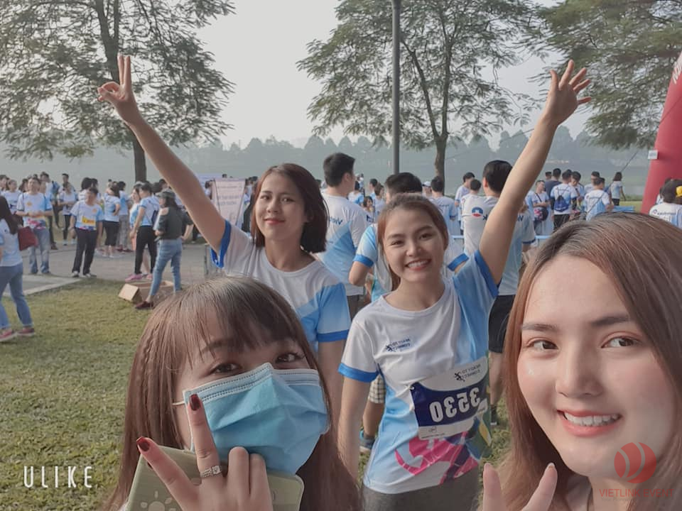 Gần 1.000 người tham dự Giải chạy Ready to Connect